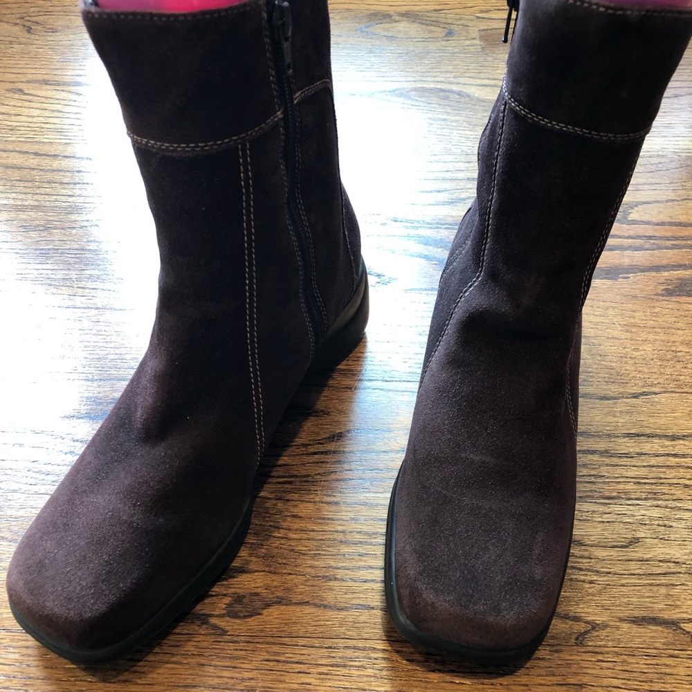 AEROSOLES Brown Suede Low Boots